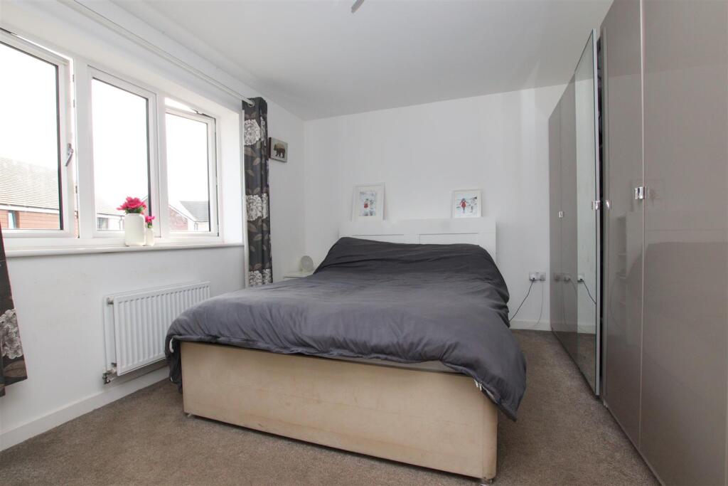 Bedroom 1.JPG