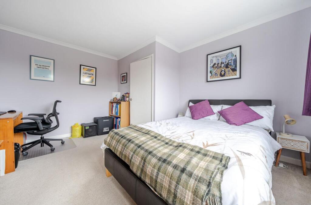 2 Gainsborough Crescent, Hillmorton (17).JPG