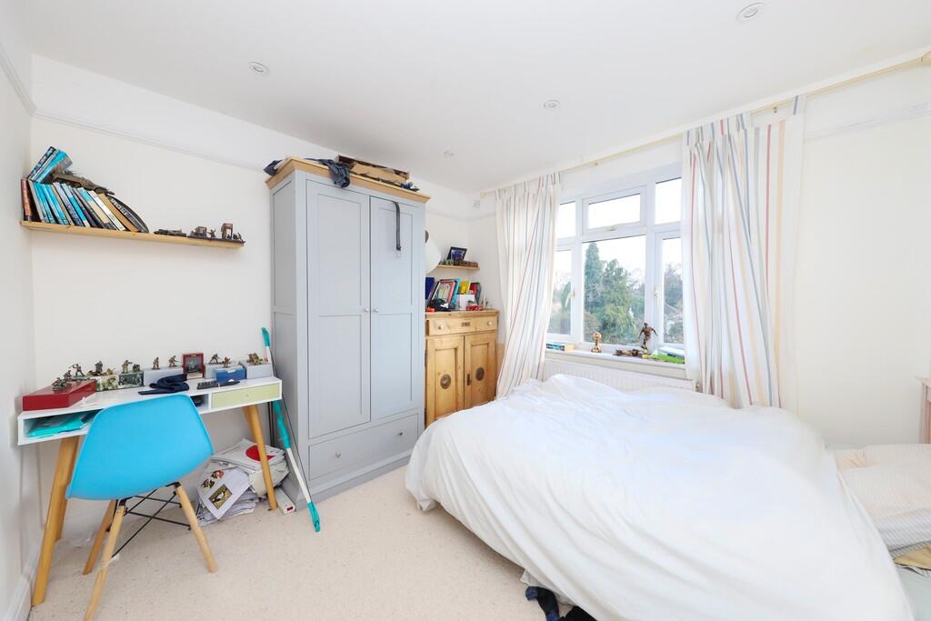 11 Tudor Close (4...