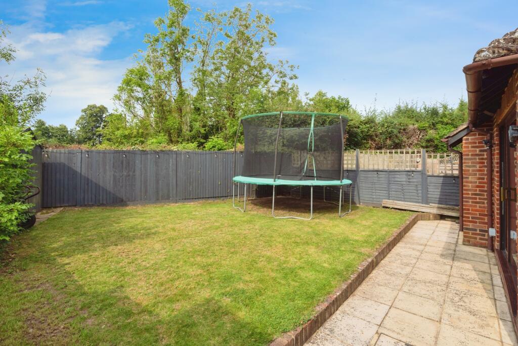 11tobygardenshadlowtn110ew