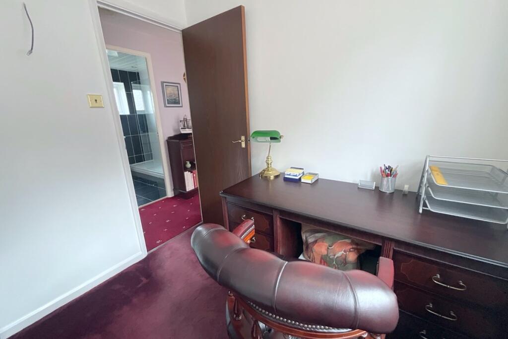 bedroom/office