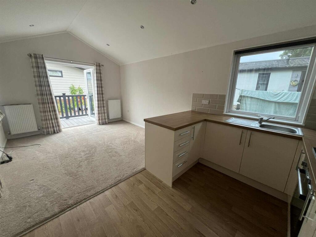kitchen 1.jpg