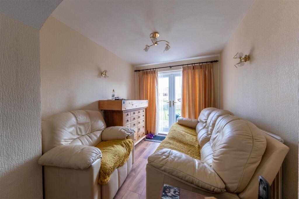 4 Meadow Lane-009.jpg