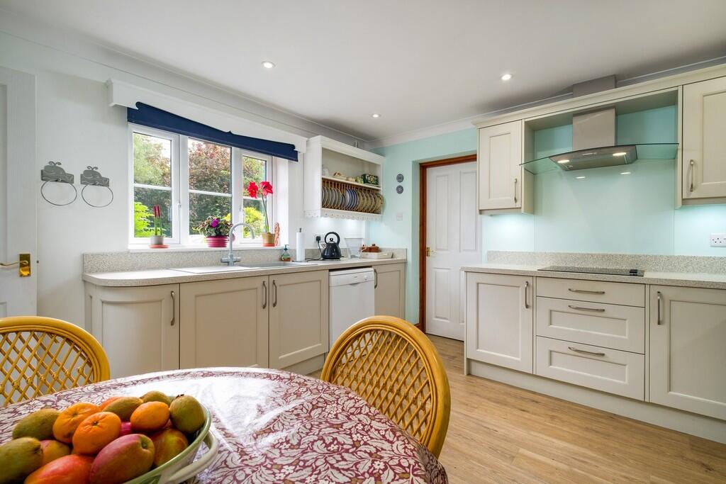 1440px-Hedgehogs-...