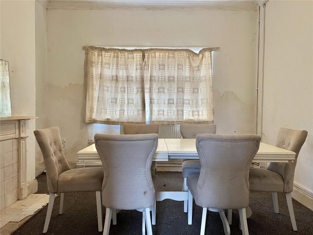 Lounge/Dining Room