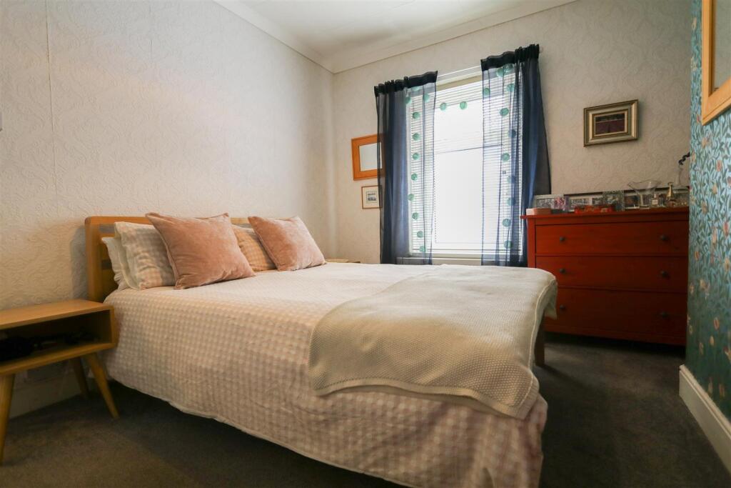 Bedroom 2 (2)