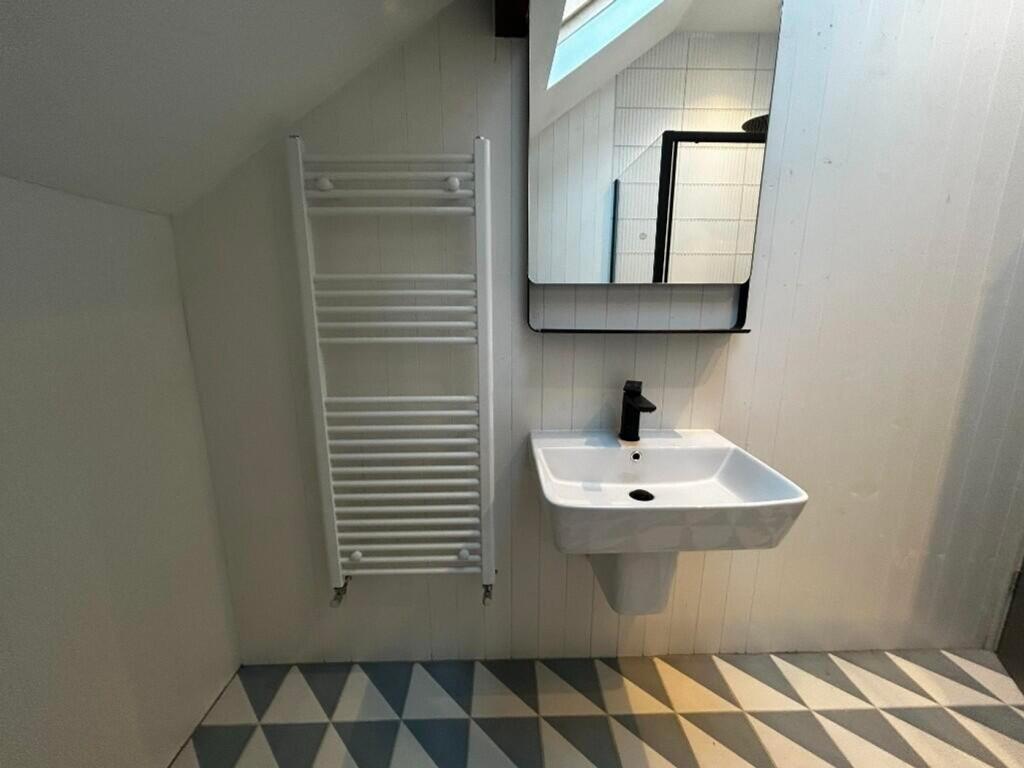 A bright and modern bathroom featuring stylish ...