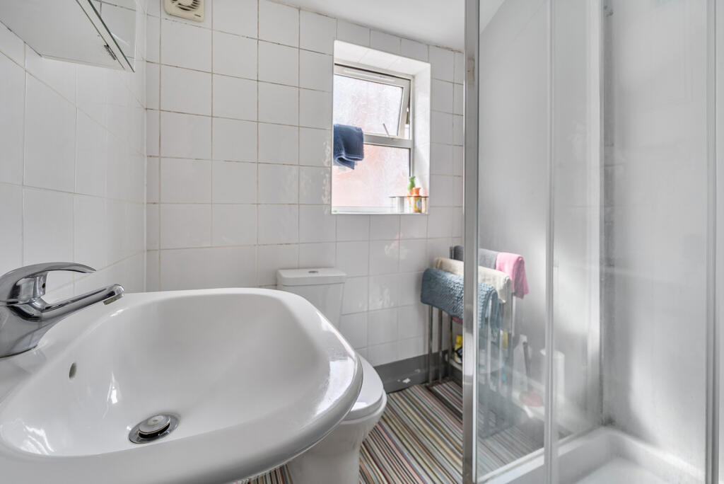 1341933-5-68b1946...