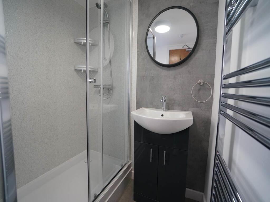 29VictoriaSt_Bathroom1.1.JPG