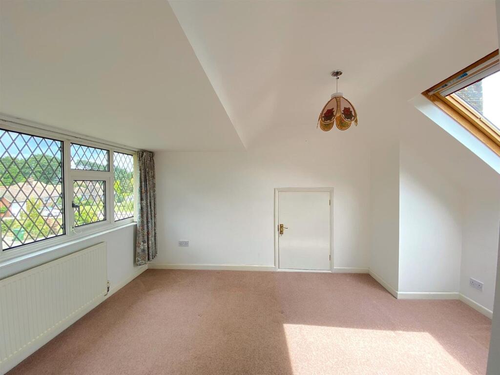 14 Ravens Close - Bed3.jpg