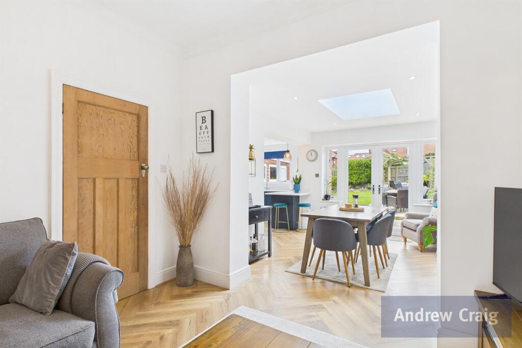 Lounge Open To Diner