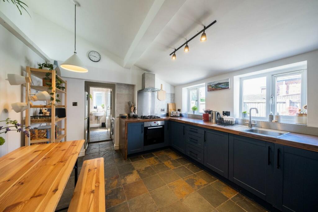 1 Beaconsfield Cottages-002.JPG