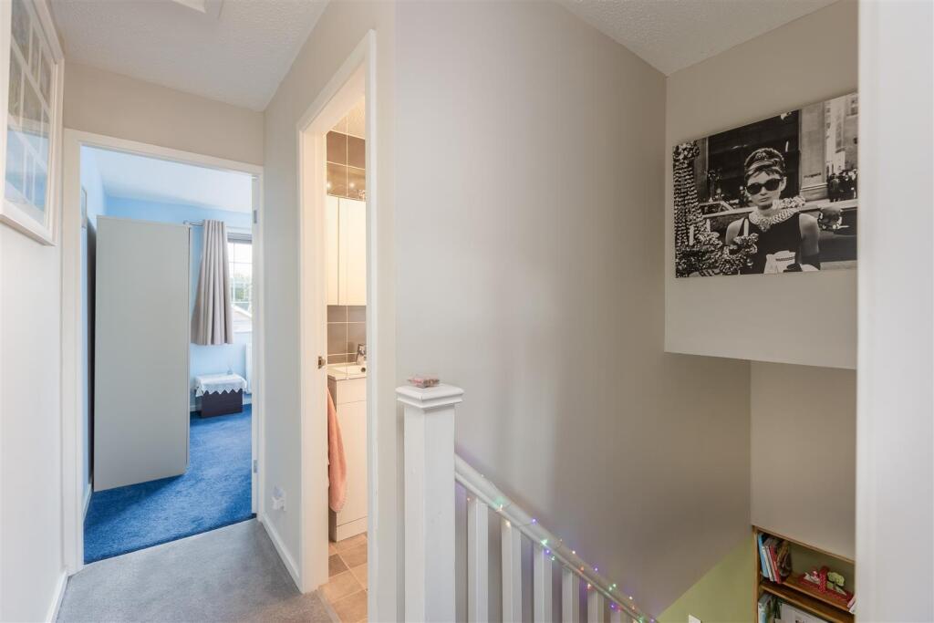 Paddock Close 9 Landing.jpg