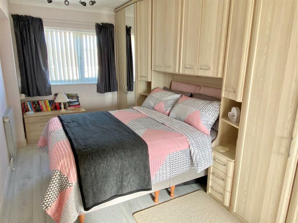 BED 1.jpg