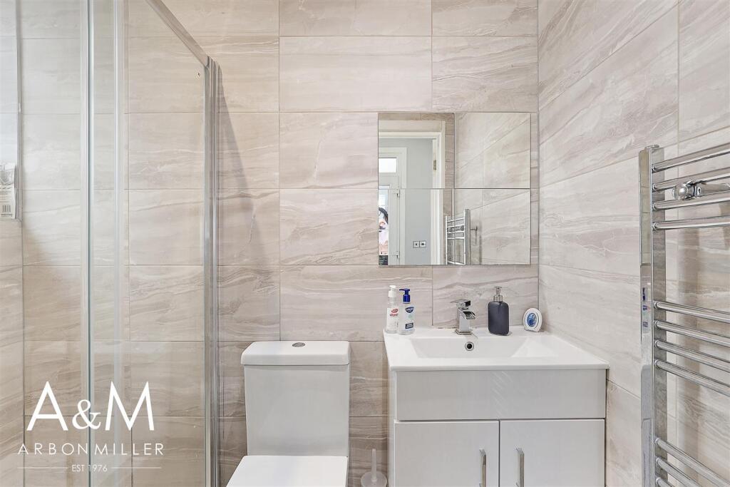 GROUND FLOOR SHOWER ROOM