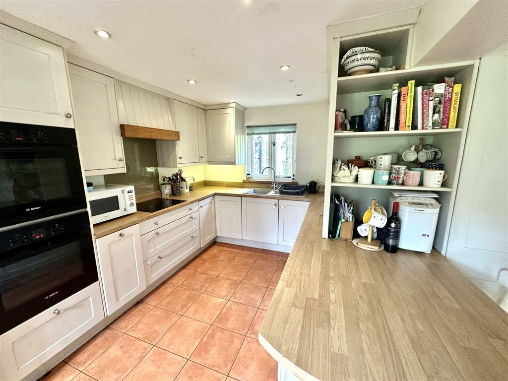 KITCHEN/BREAKFAST ROOM