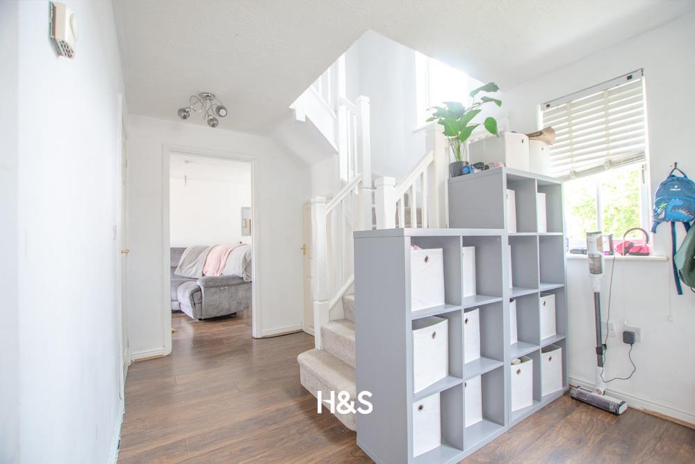 38 anchor lane - hallway.jpg