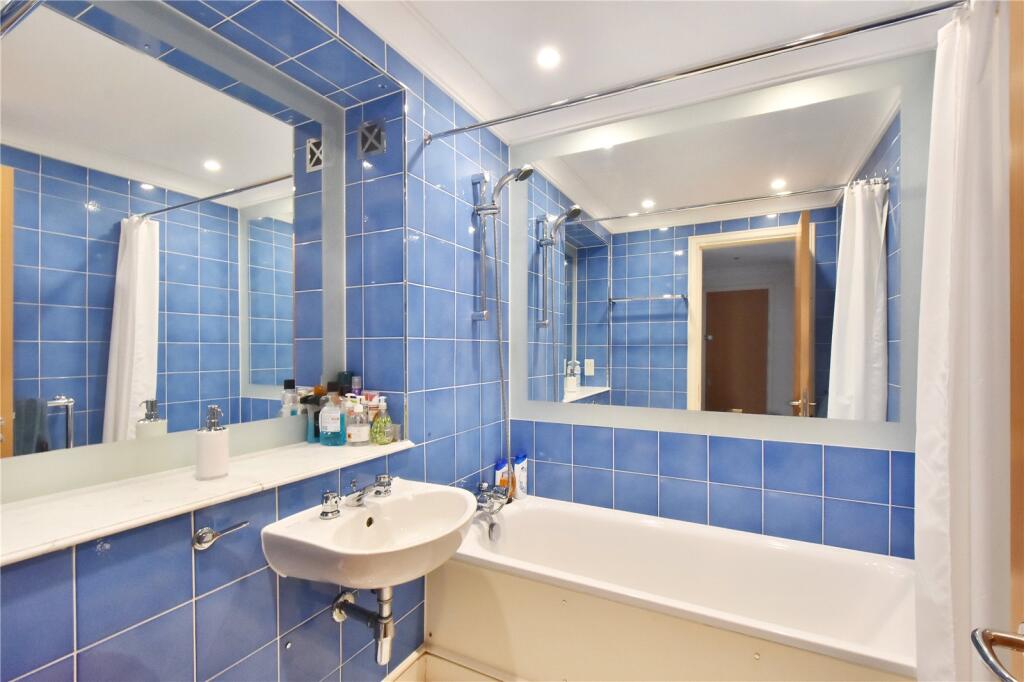 Bathroom, City Quay