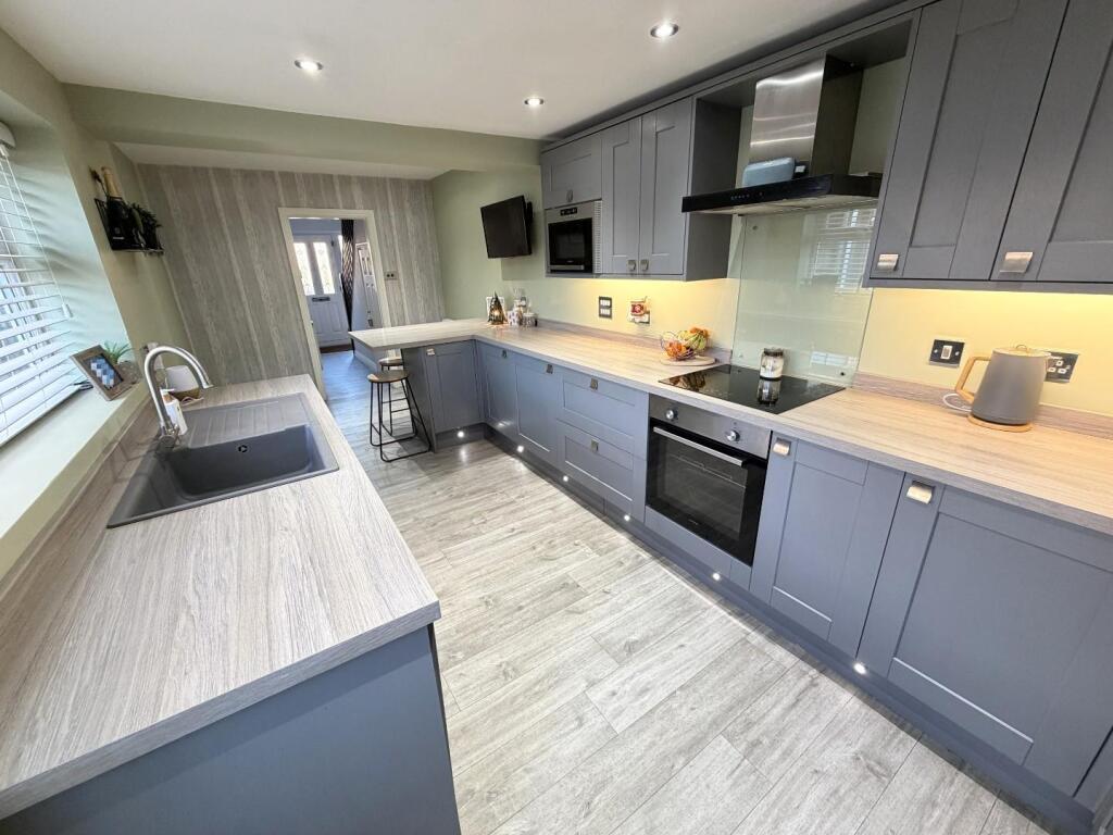 KITCHEN/BREAKFAST ROOM