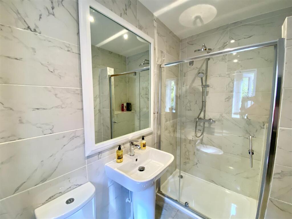GROUND FLOOR SHOWER ROOM