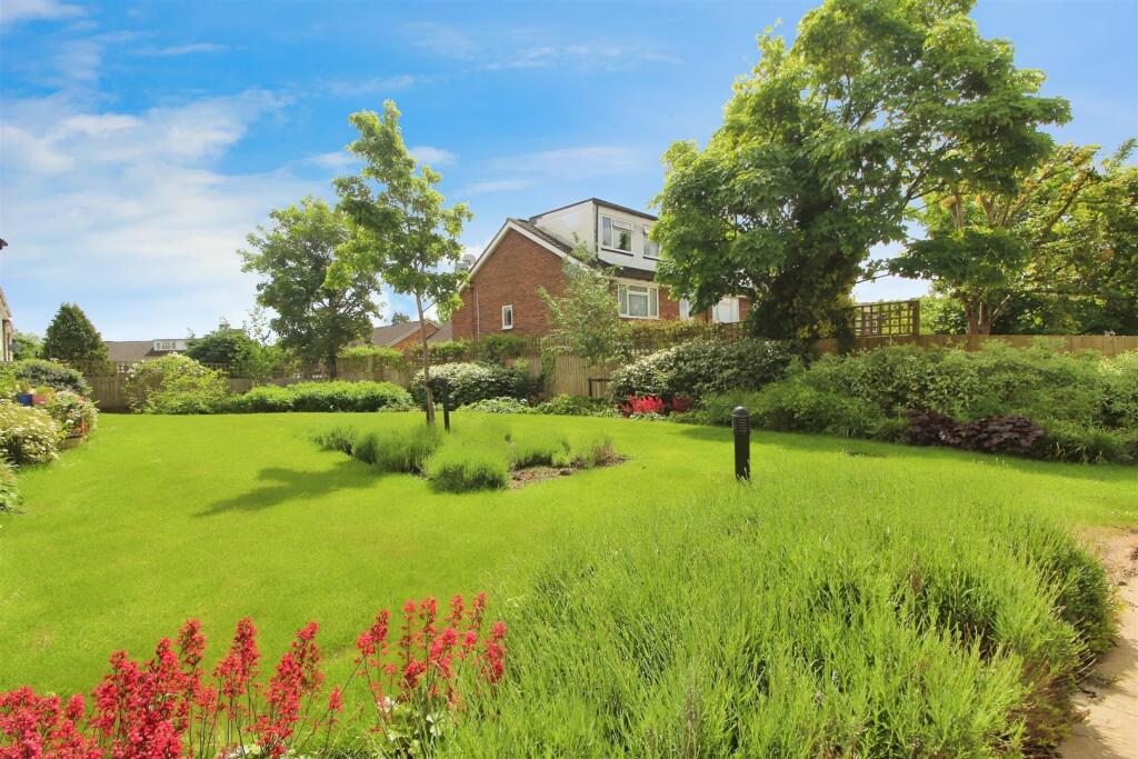 b3262da4-garden.JPG