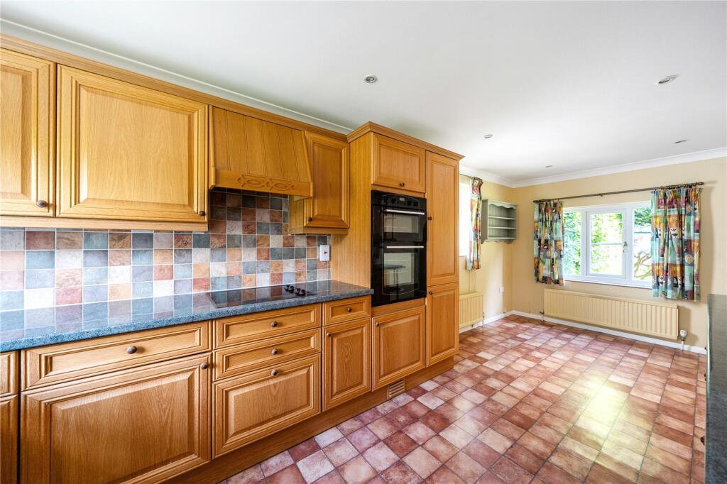 7 - Kitchen
