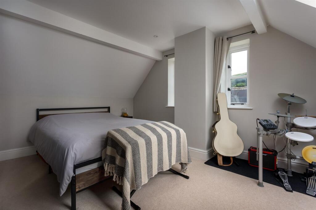 66 - Rockstowes Hill - GL11 5AF - Web.jpg