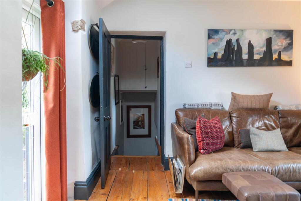 Living Room-9.jpg