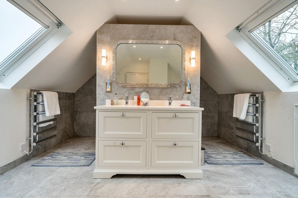 En-Suite Bathroom
