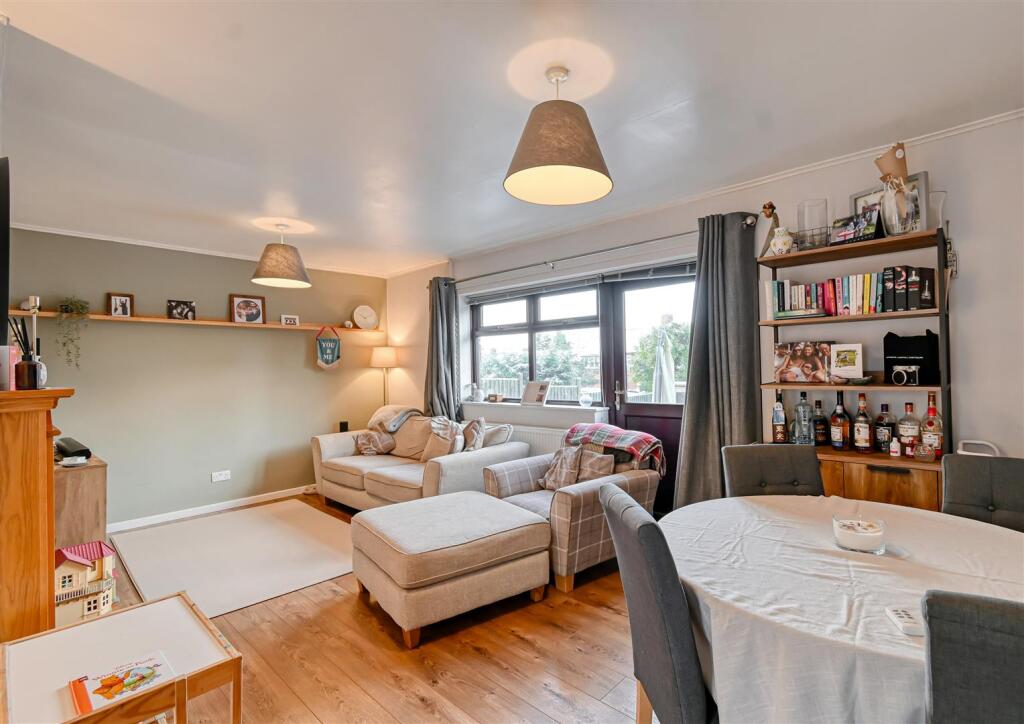 22 Lodge Lane-6.jpg