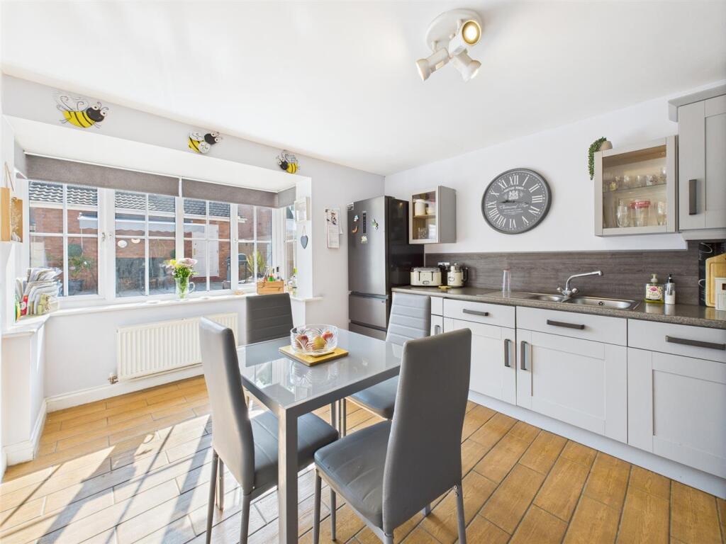 Kitchen: