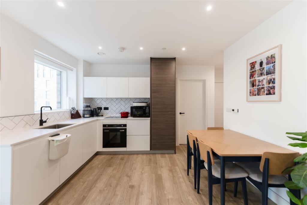 Kitchen    .jpg