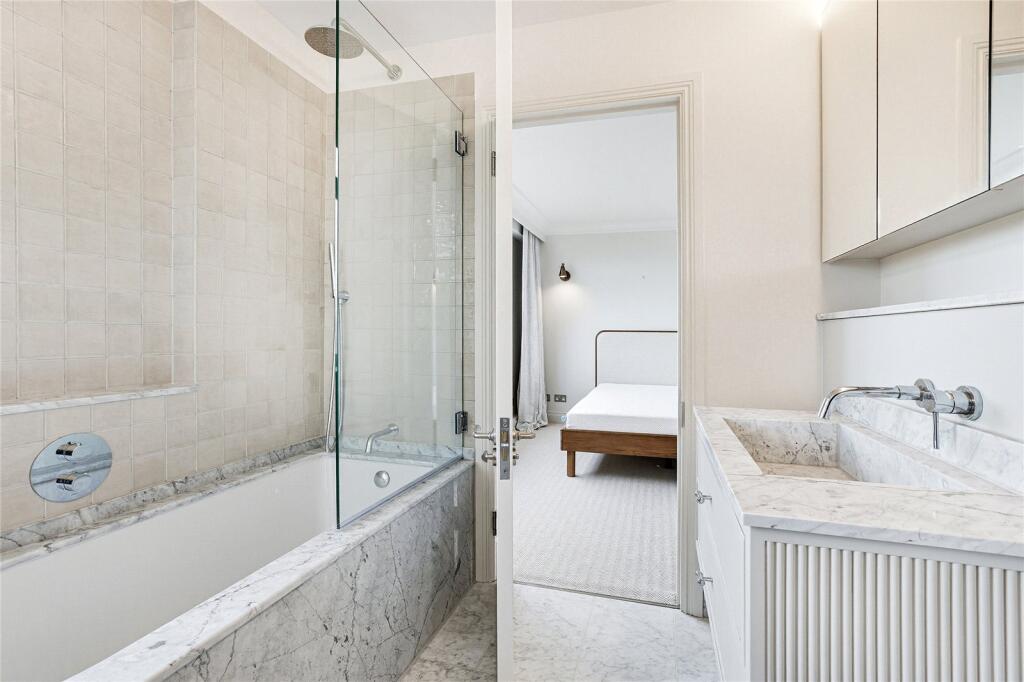 En Suite Bathroom