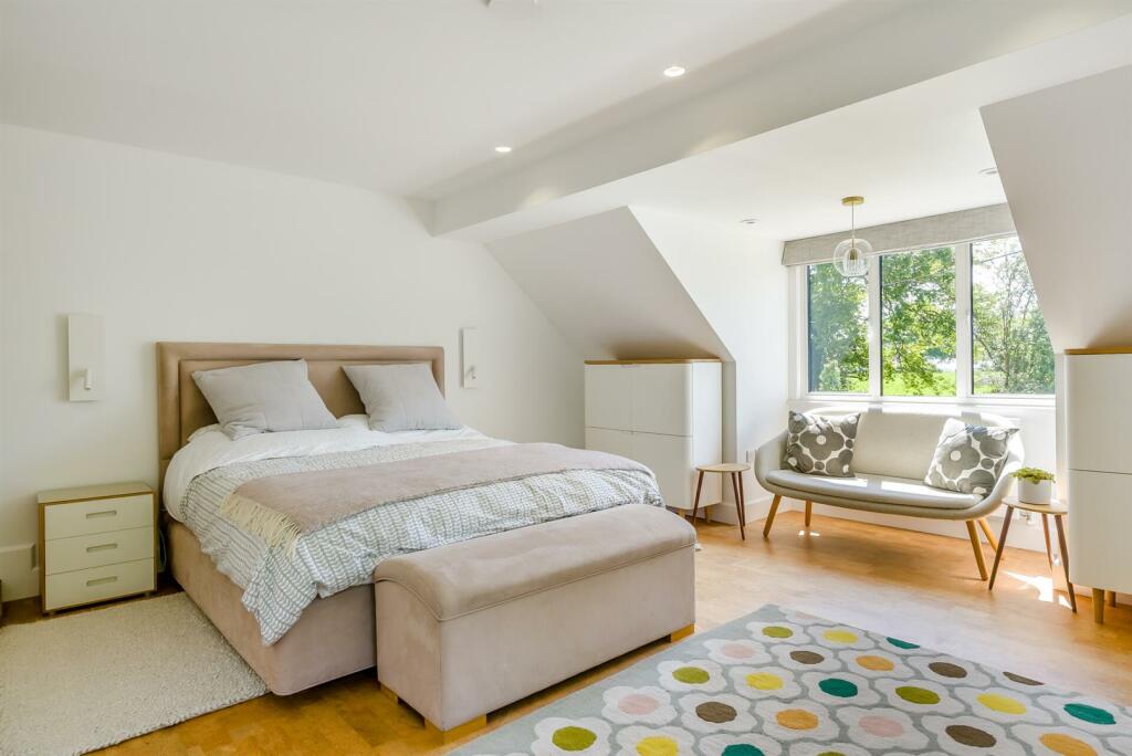 8594318-interior92.jpg