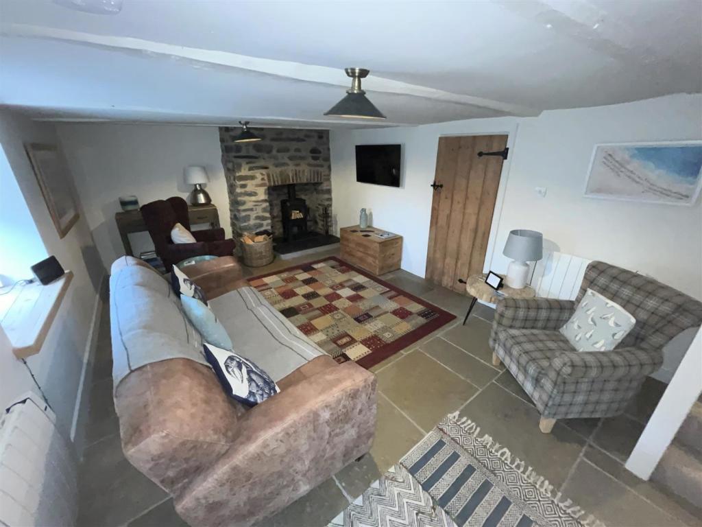 Living room 2.jpg