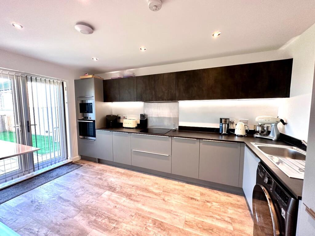 BREAKFAST KITCHEN