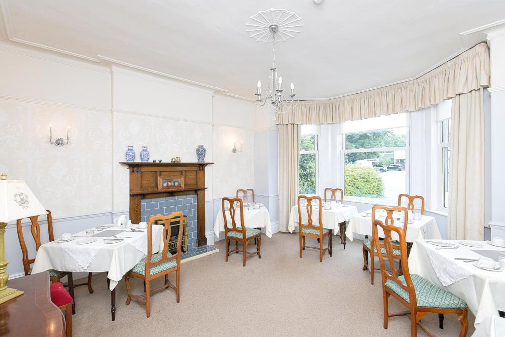 Front Lounge/Dining