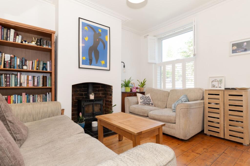 LIVING ROOM AND KITCHEN/DINER