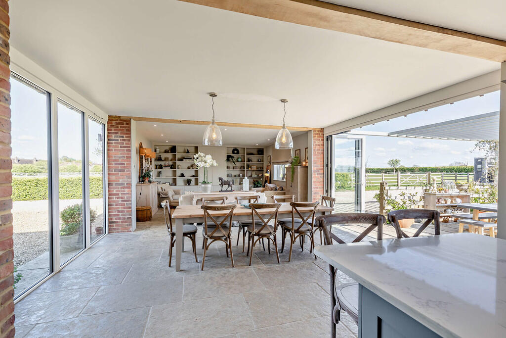 8644635-interior0...