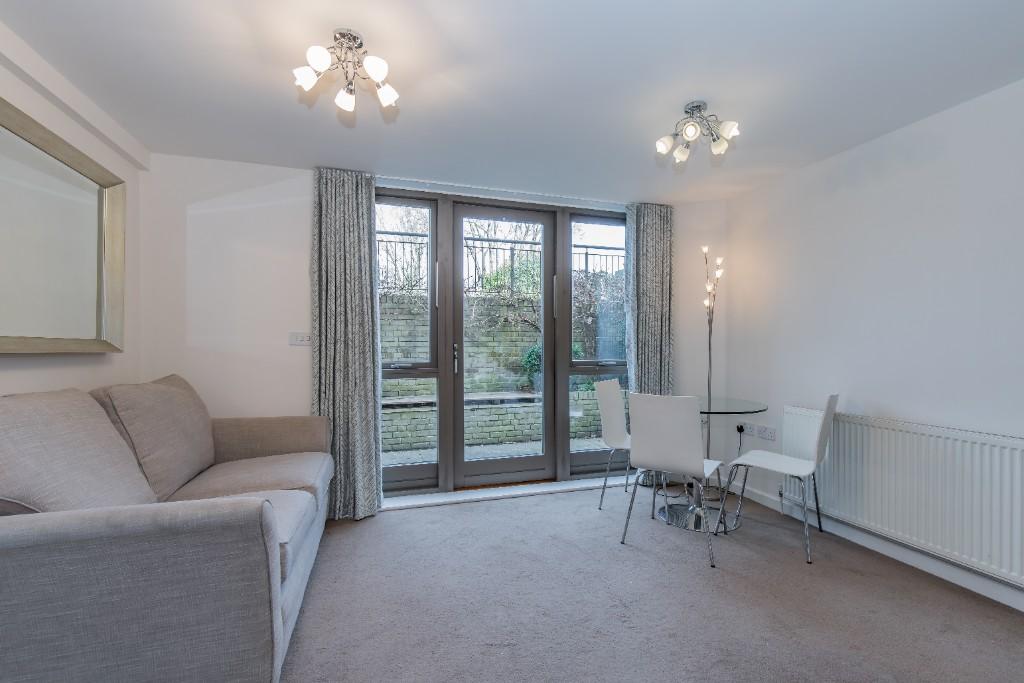 Living/dining area