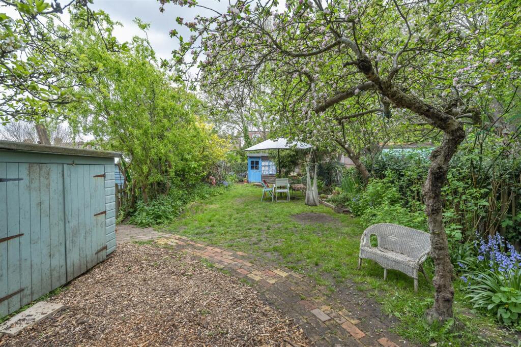 Upper Walthamstow Road, E17