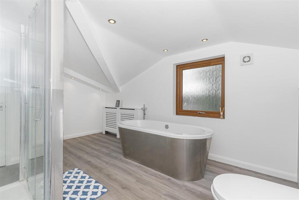 Ensuite b.jpg