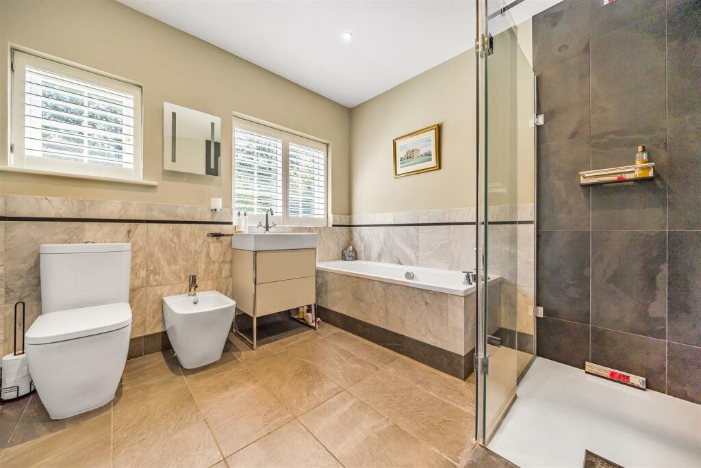 Family Bathroom.jpg