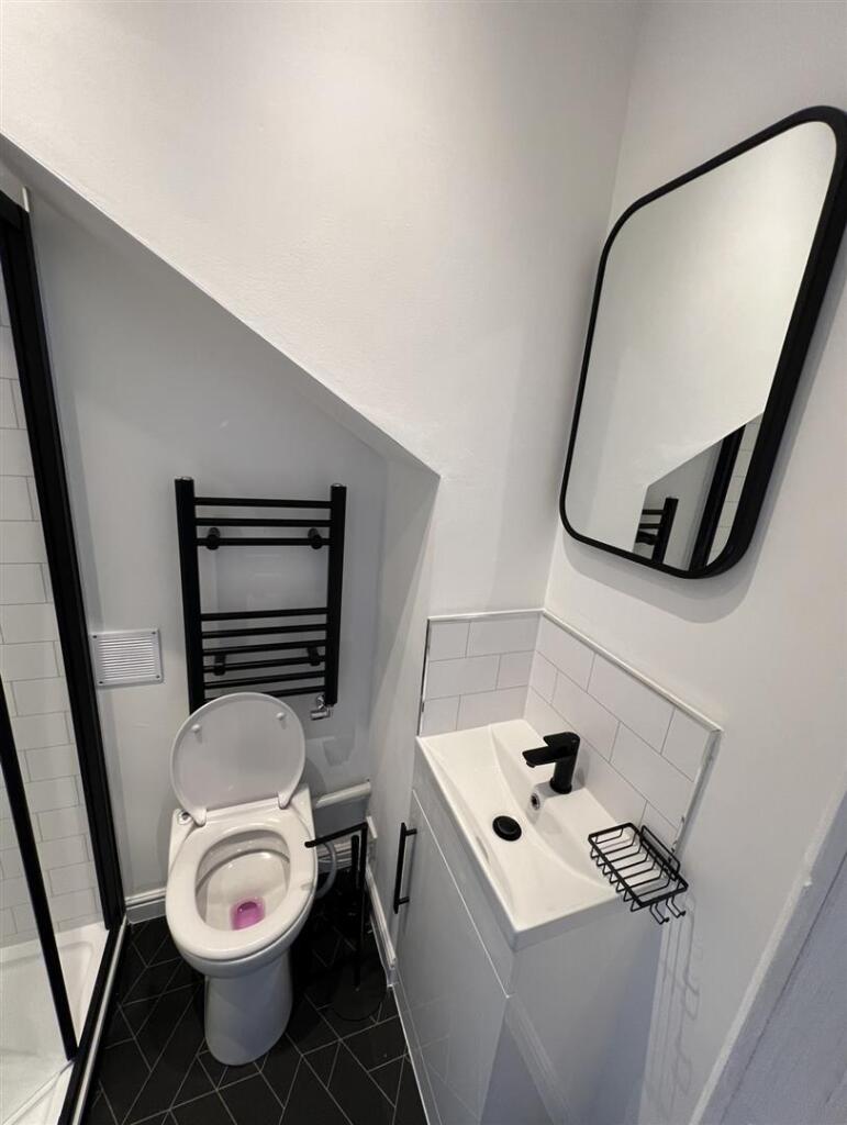 BEDROOM 5 - ENSUIT A