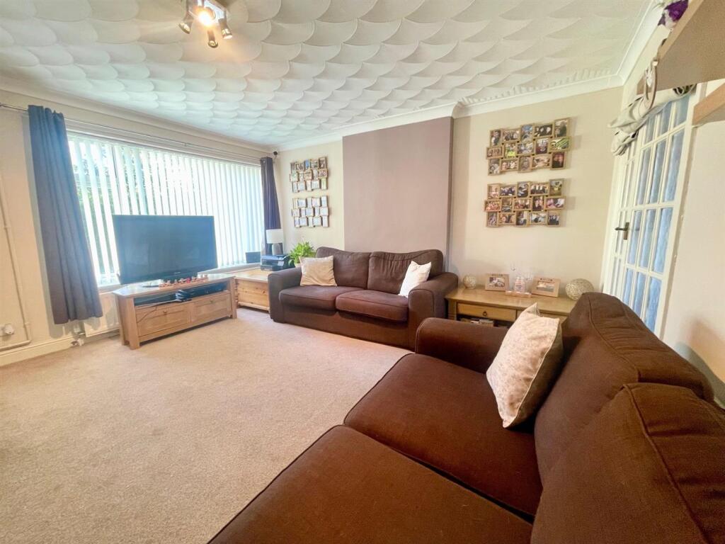 Lounge 2.jpg