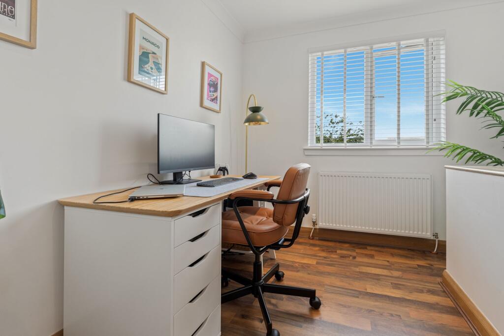 Bedroom/study
