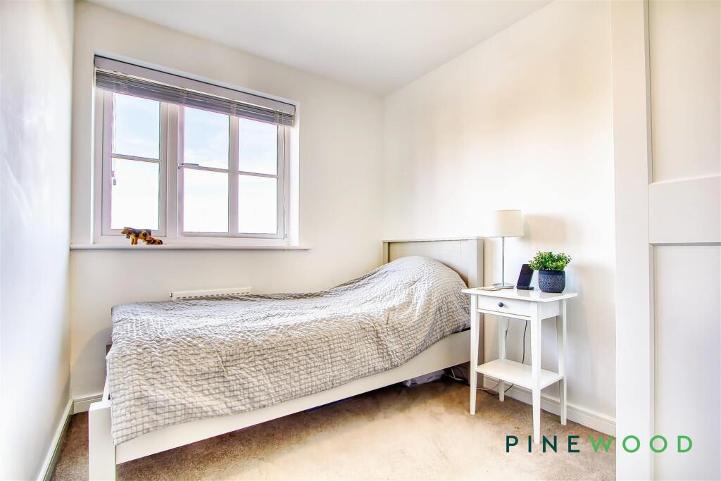 BEDROOM 2