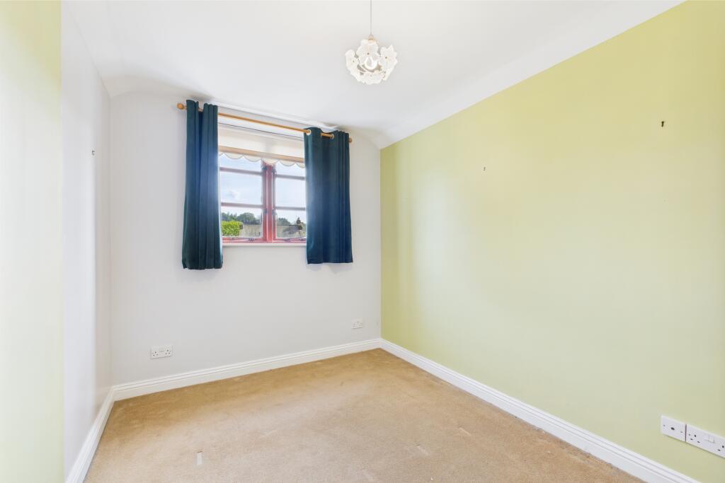 CAM04201G0-PR0080-STILL025