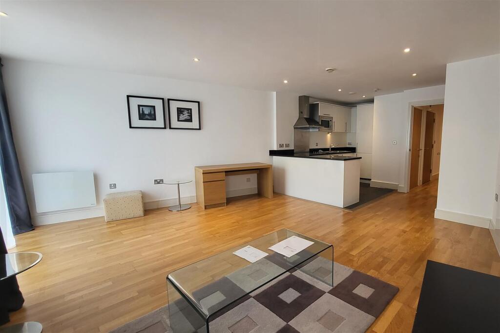 OPEN-PLAN KITCHEN/LIVING ROOM