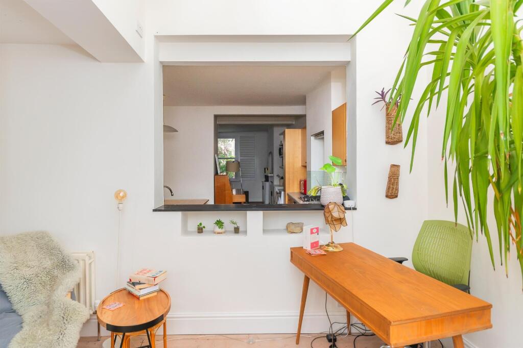 ECARRETTESREMOS5 - Sun Room A.jpg